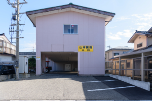 山本医院駐車場2